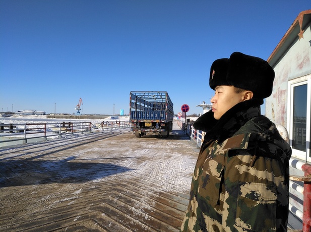 黑龙江同江口岸国际浮箱固冰通道正式开通