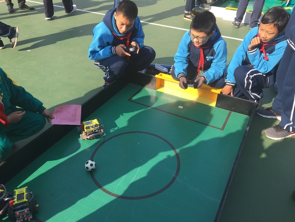 哈尔滨远东理工学院研发团队助力建设人工智能机器人科教特色示范区