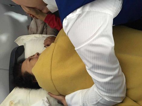 南航黑龙江分公司某航班乘务组紧急施救 助老人转危为安