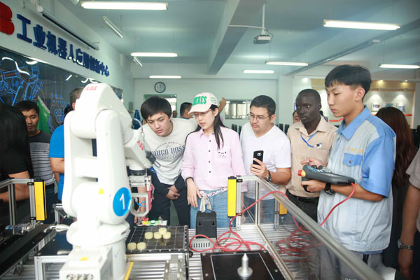 2018年度“一带一路”沿线国家双多边高层培训研修班学员赴黑龙江农业工程职业学院培训