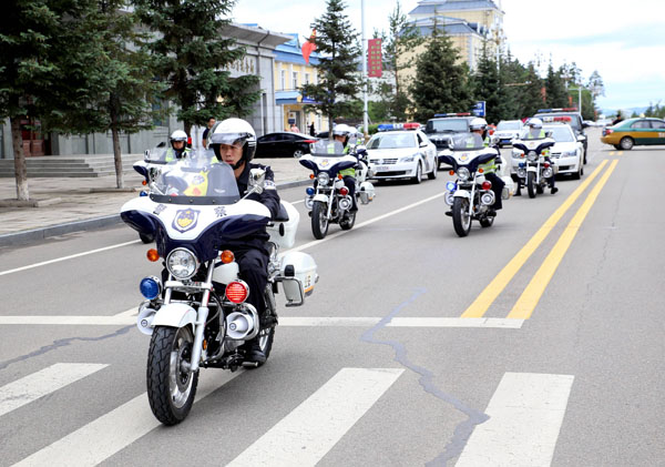 黑龙江漠河市公安局举行警用摩托车发放仪式
