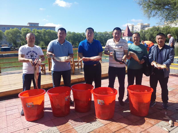 梦溪鱼宴，情暖学子——哈尔滨师范大学的新生们，产业处叫你们来免费吃鱼