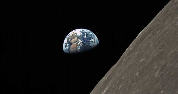 举头思故乡我给“地月”合个影<BR>哈工大绕月卫星遥祝您中秋快乐
