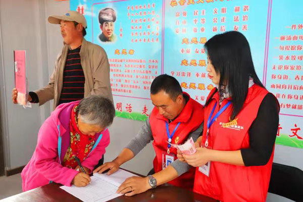 黑龙江延寿县“一粒米”志愿服务队开展主题扶贫助学活动 98名贫困学子获赠长期助学金